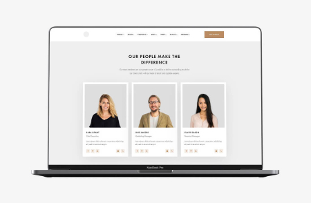 лептоп з картками працівників